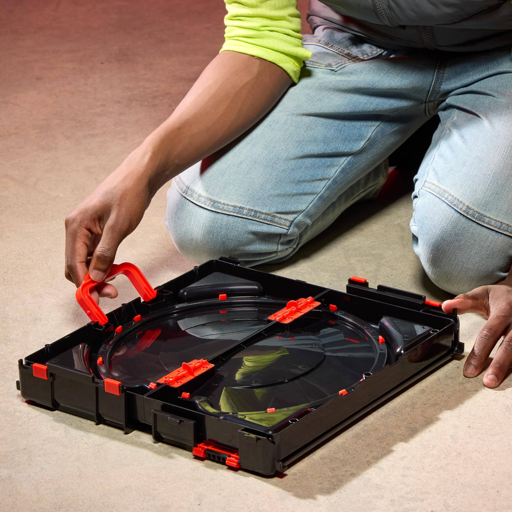 beyblade-x-clash-and-carry-beystadium-battle-arena image 8