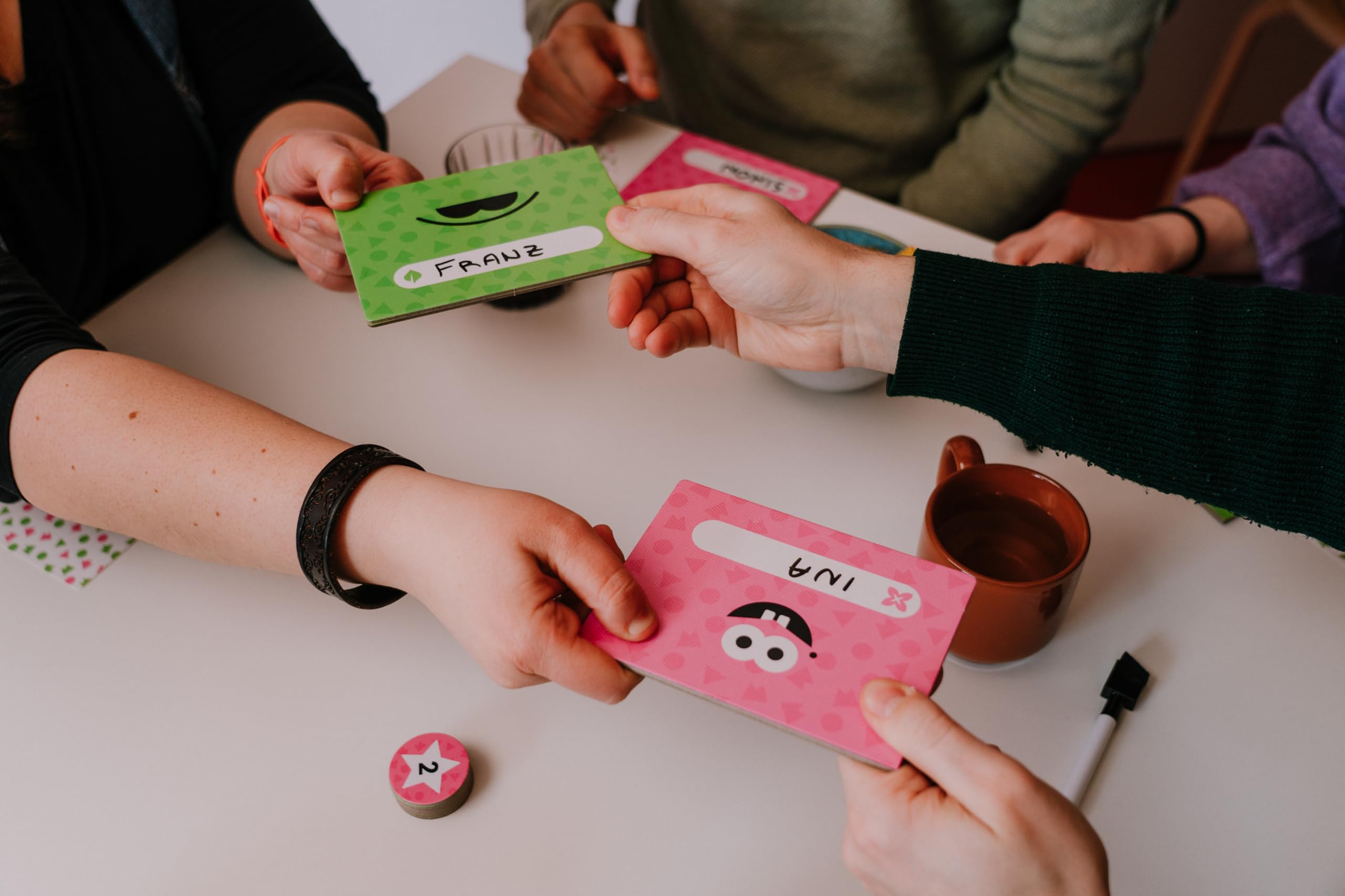 one-word-away-partyspiel-wortspiel-team-koop-deutsch image 8