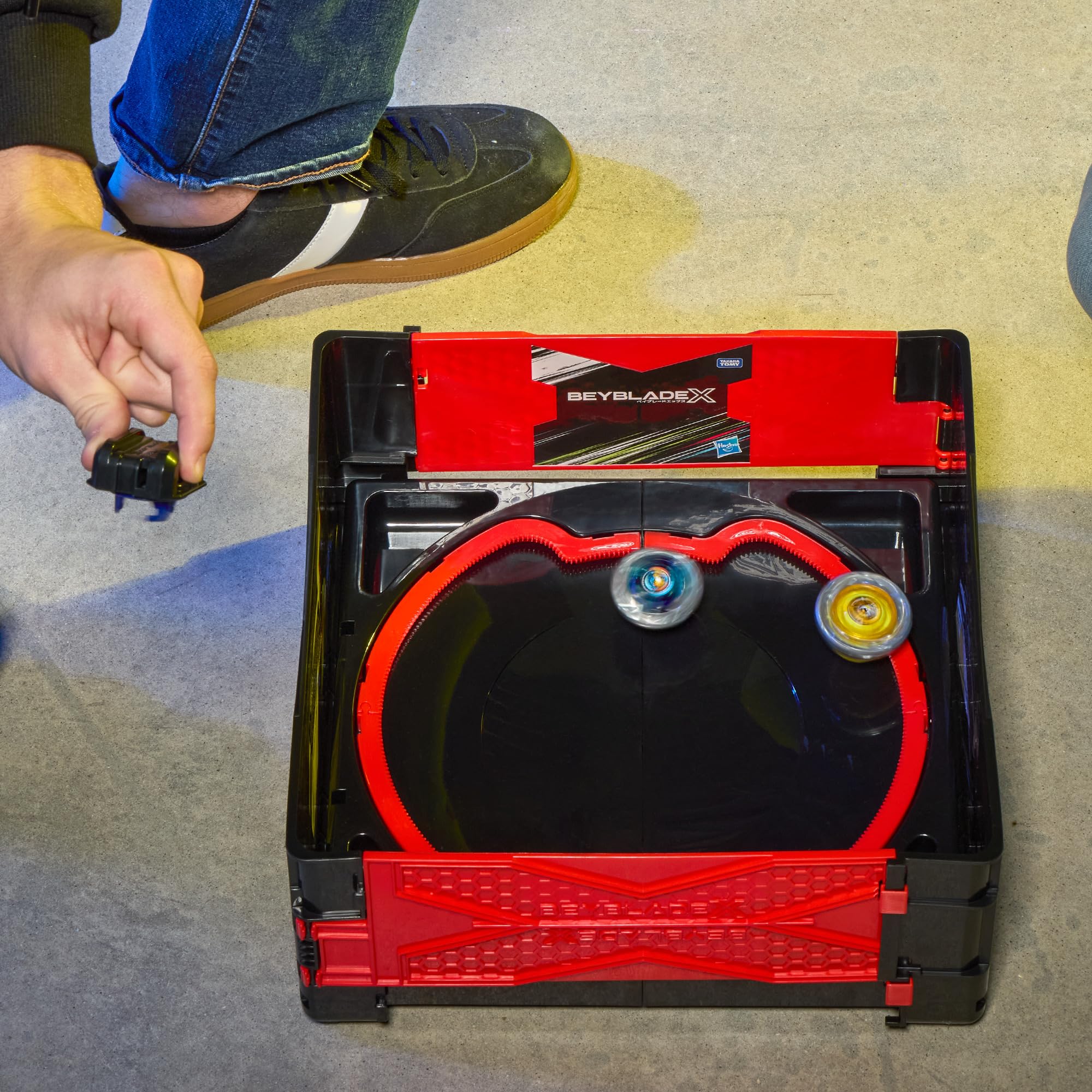 beyblade-x-clash-and-carry-beystadium-battle-arena image 7