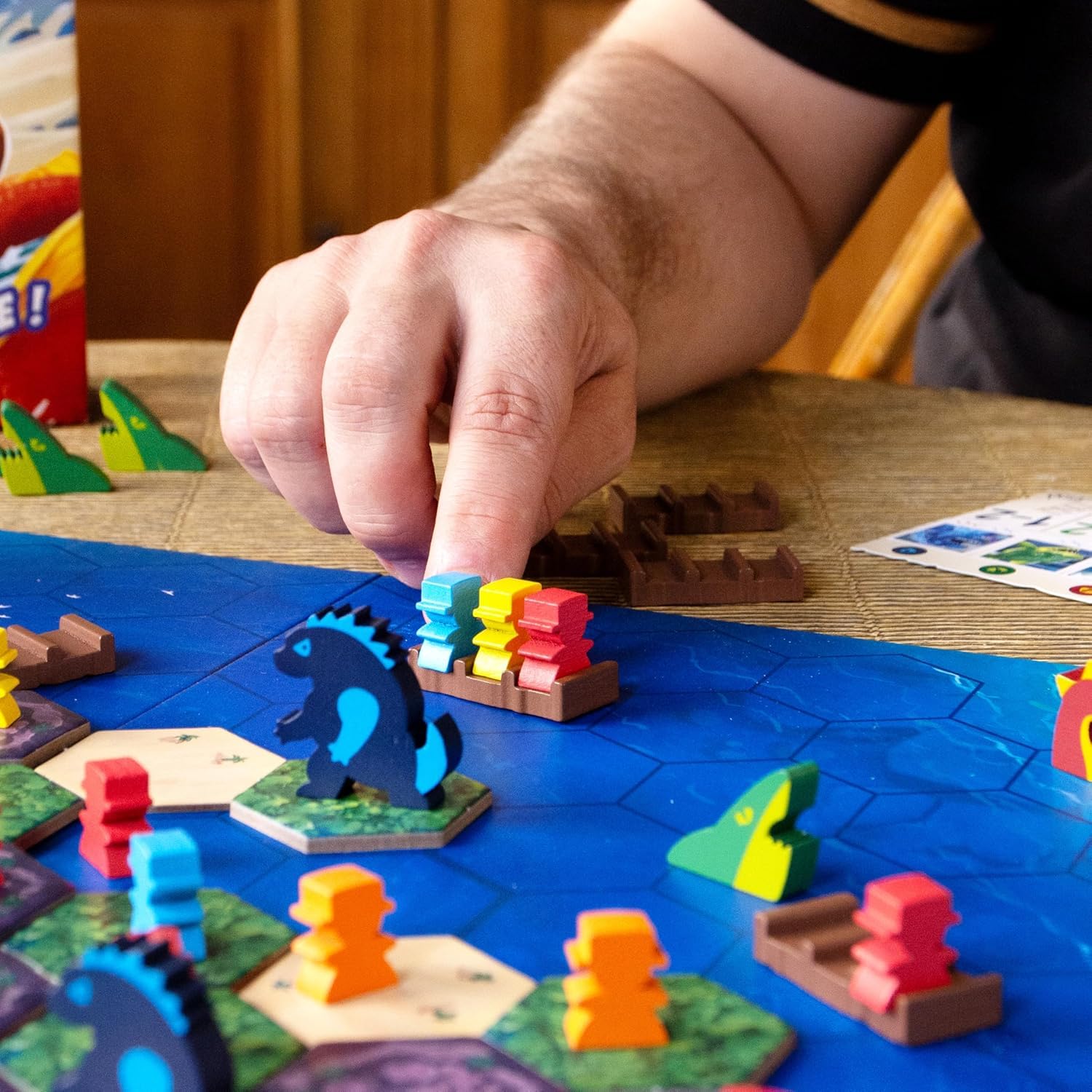 zygomatic-survive-the-island-grundspiel-brettspiel-deutsch-2-5-spieler image 5