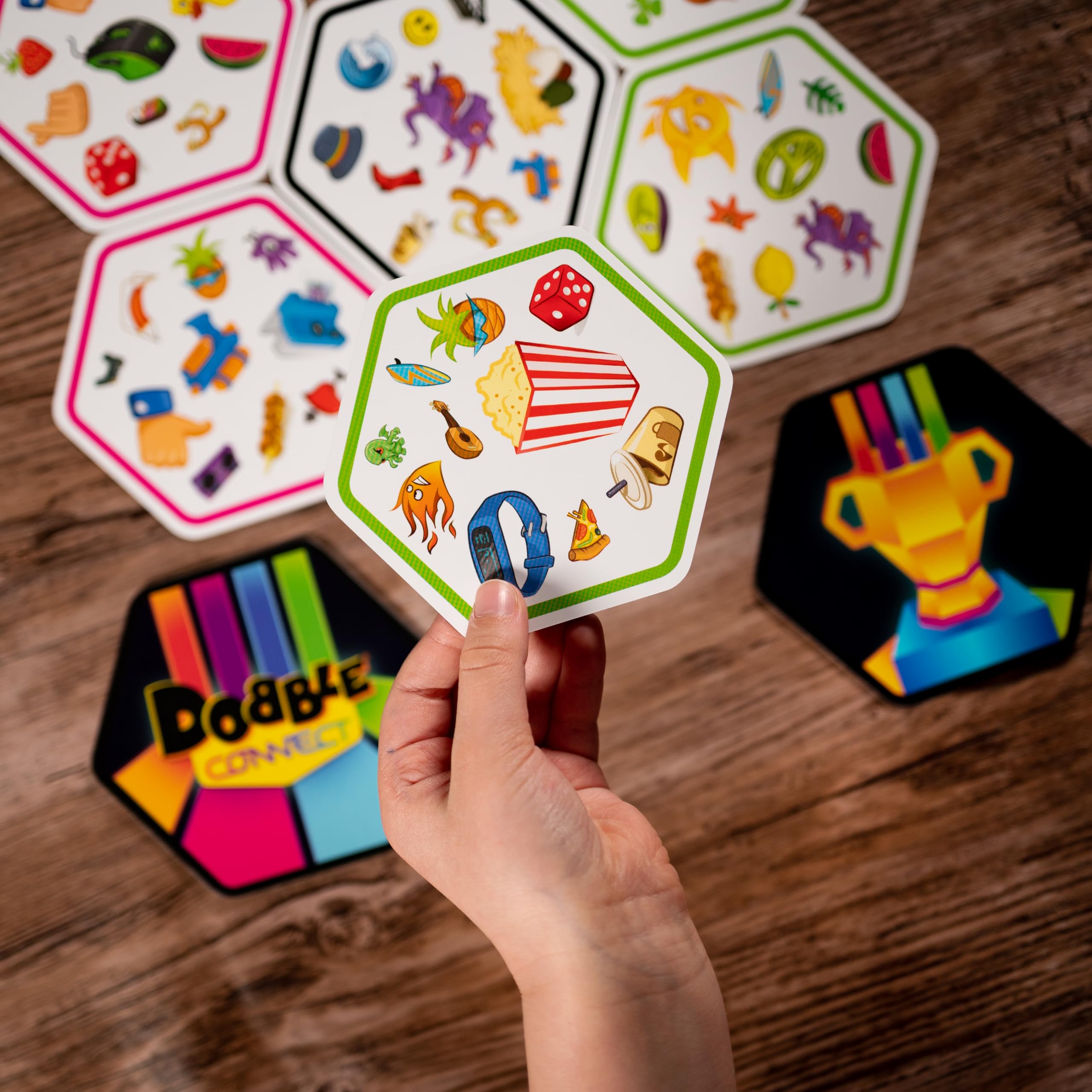 asmodee-dobble-connect-kartenspiel-teamspiel-2-8-spieler image 5